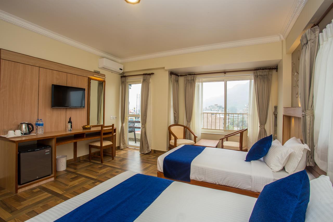 Hotel White Pearl Pokhara Esterno foto