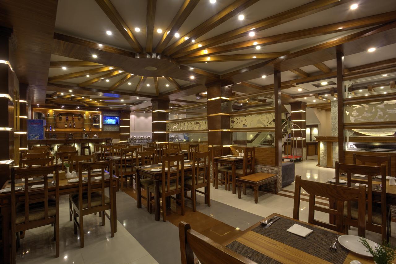 Hotel White Pearl Pokhara Esterno foto