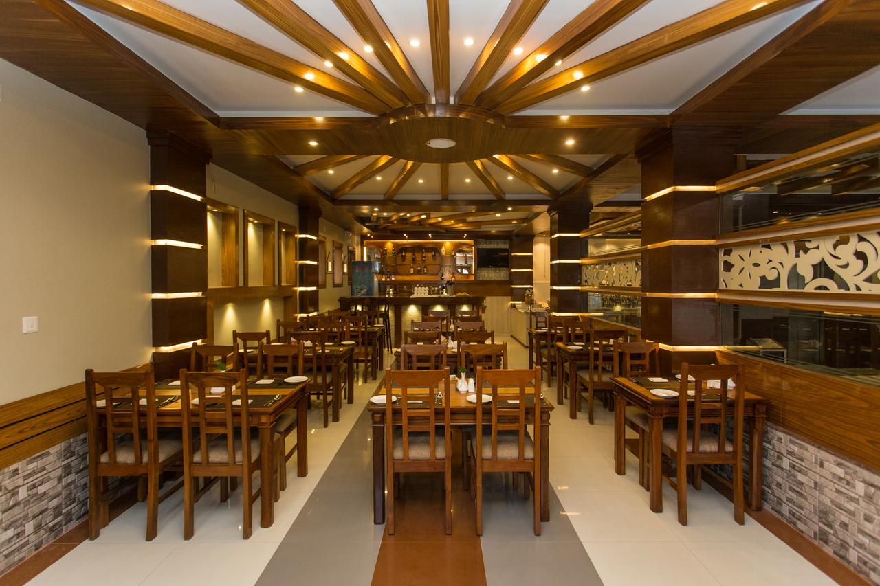 Hotel White Pearl Pokhara Esterno foto