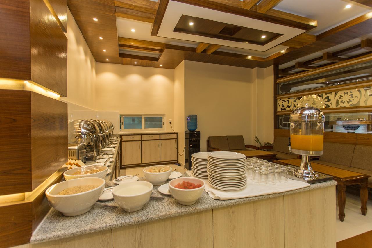 Hotel White Pearl Pokhara Esterno foto