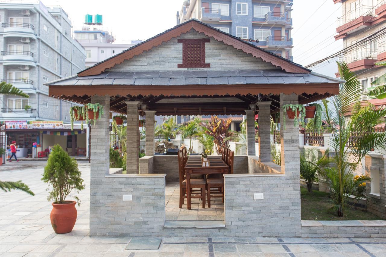 Hotel White Pearl Pokhara Esterno foto
