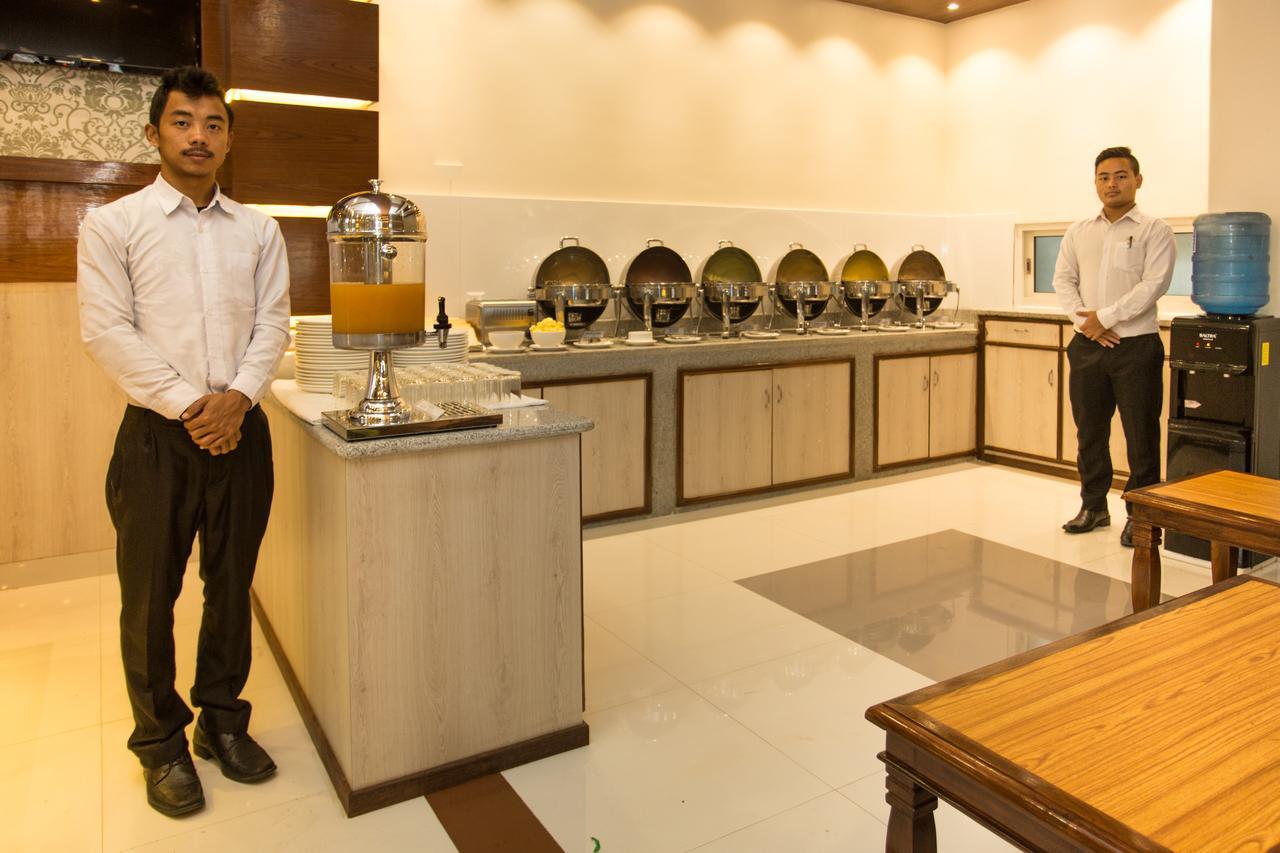 Hotel White Pearl Pokhara Esterno foto