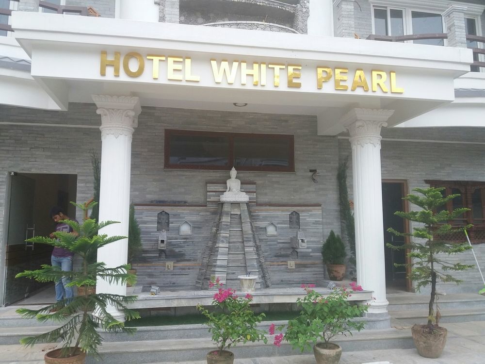 Hotel White Pearl Pokhara Esterno foto