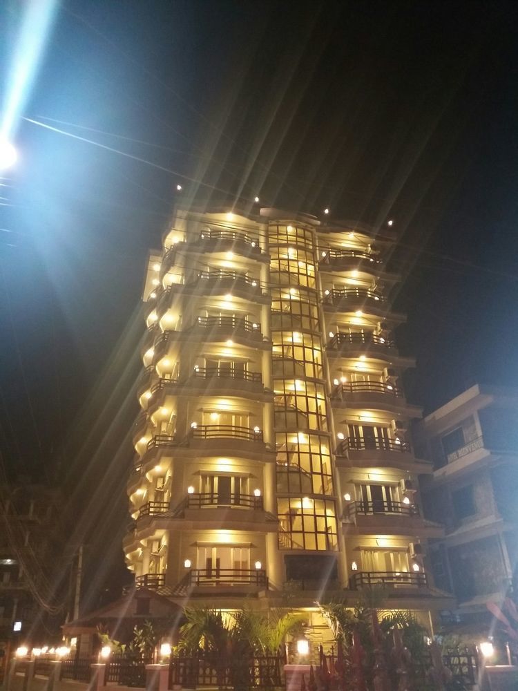 Hotel White Pearl Pokhara Esterno foto