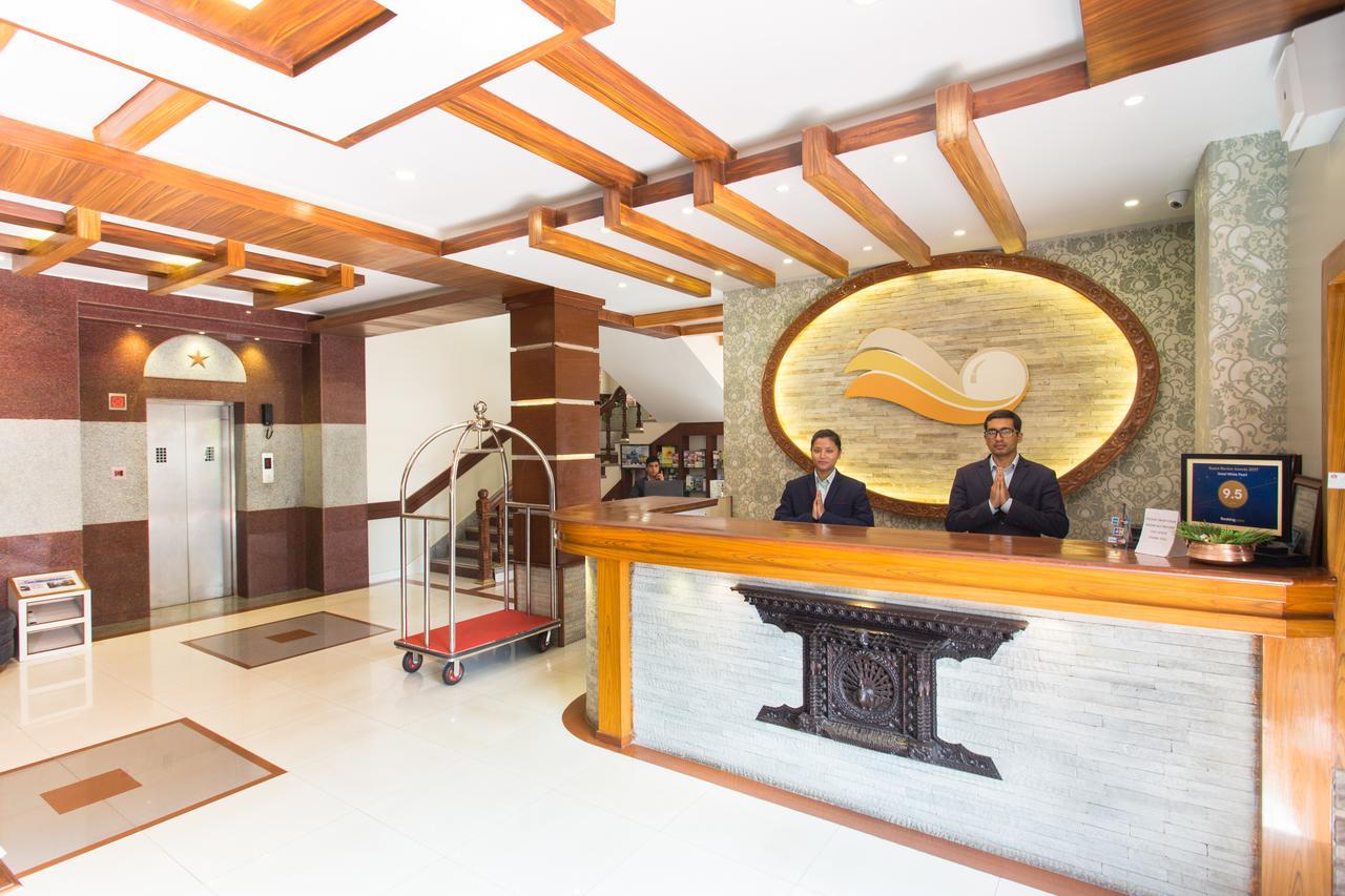 Hotel White Pearl Pokhara Esterno foto