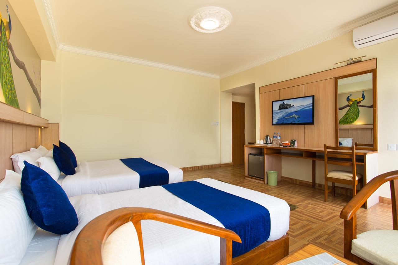 Hotel White Pearl Pokhara Esterno foto
