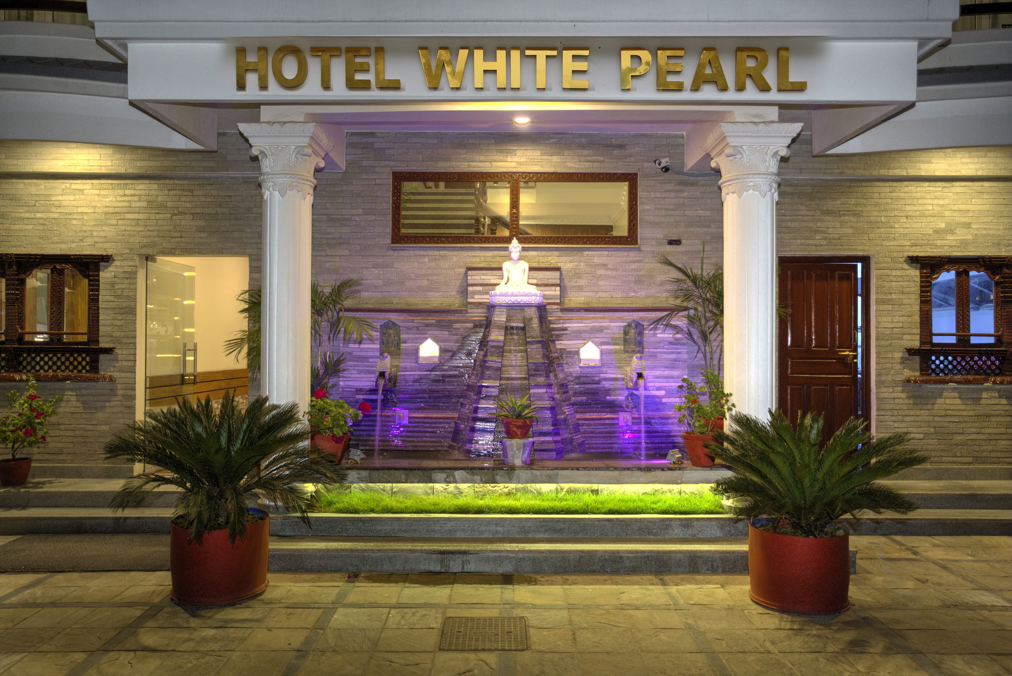 Hotel White Pearl Pokhara Esterno foto