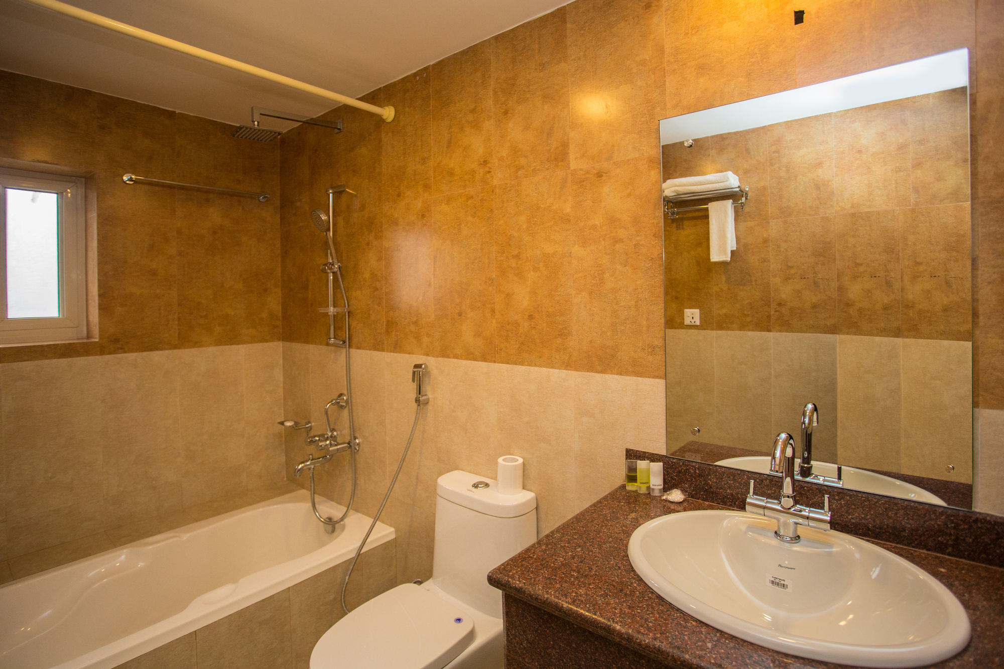 Hotel White Pearl Pokhara Esterno foto