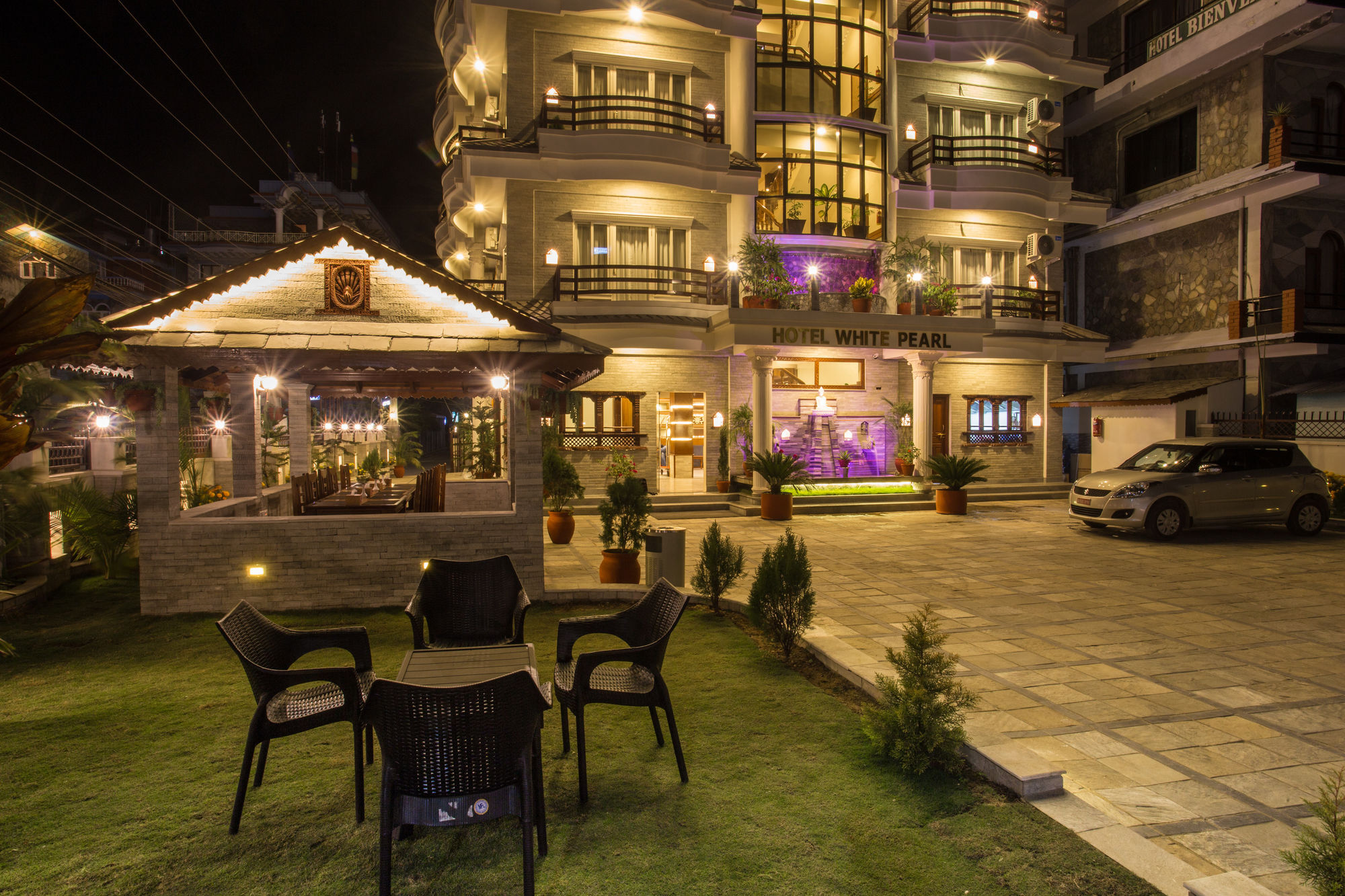 Hotel White Pearl Pokhara Esterno foto