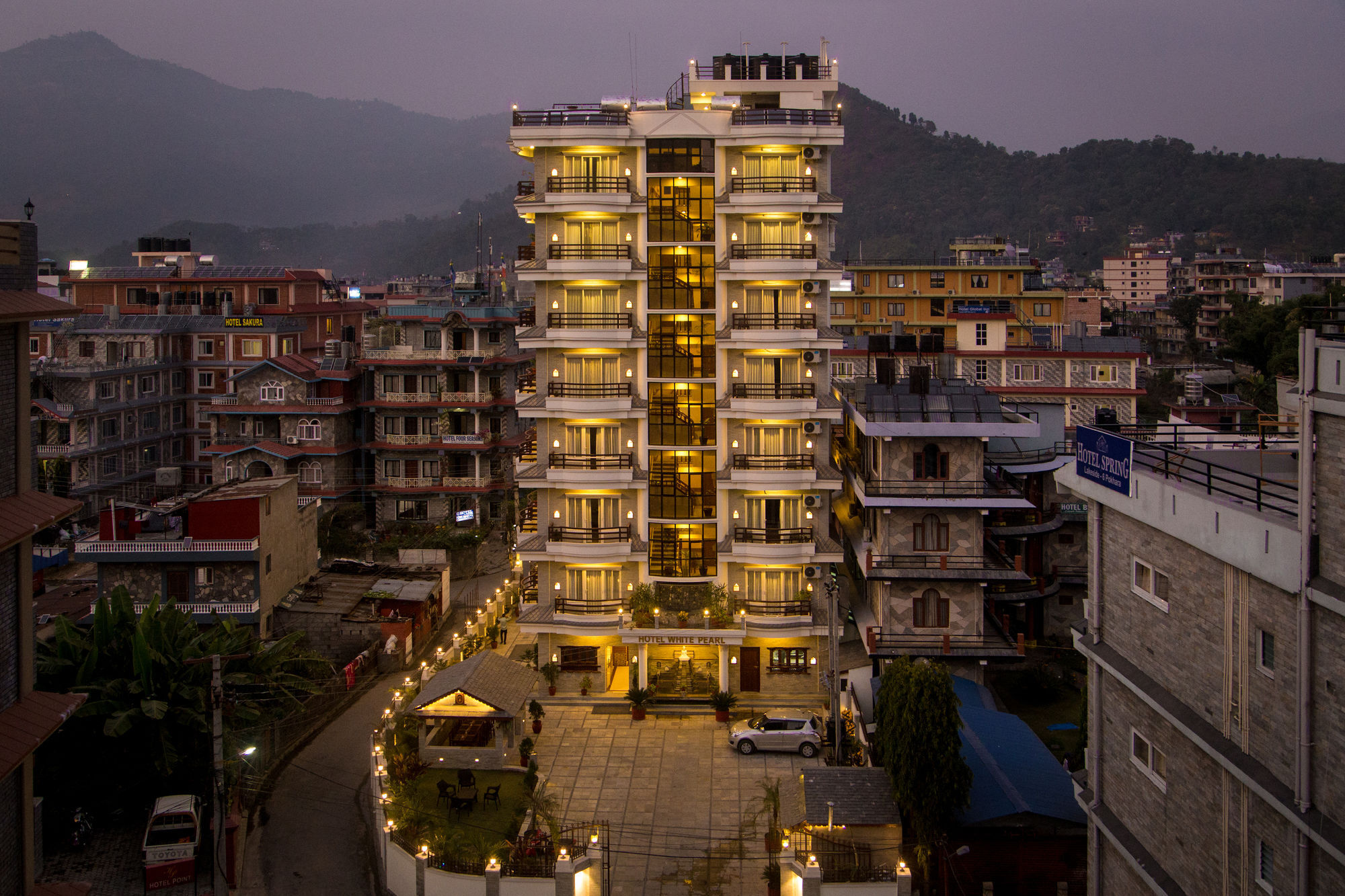 Hotel White Pearl Pokhara Esterno foto