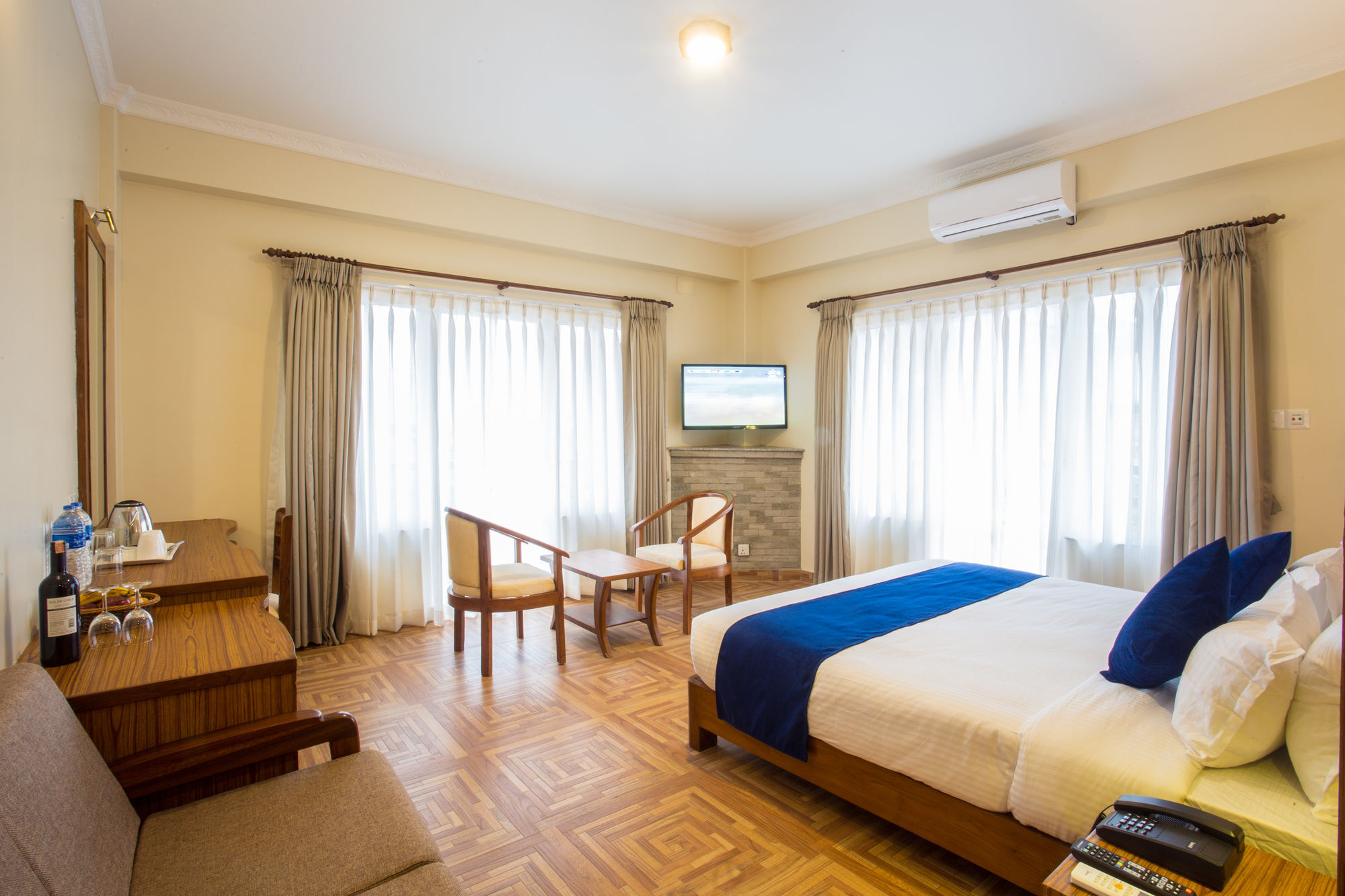 Hotel White Pearl Pokhara Esterno foto