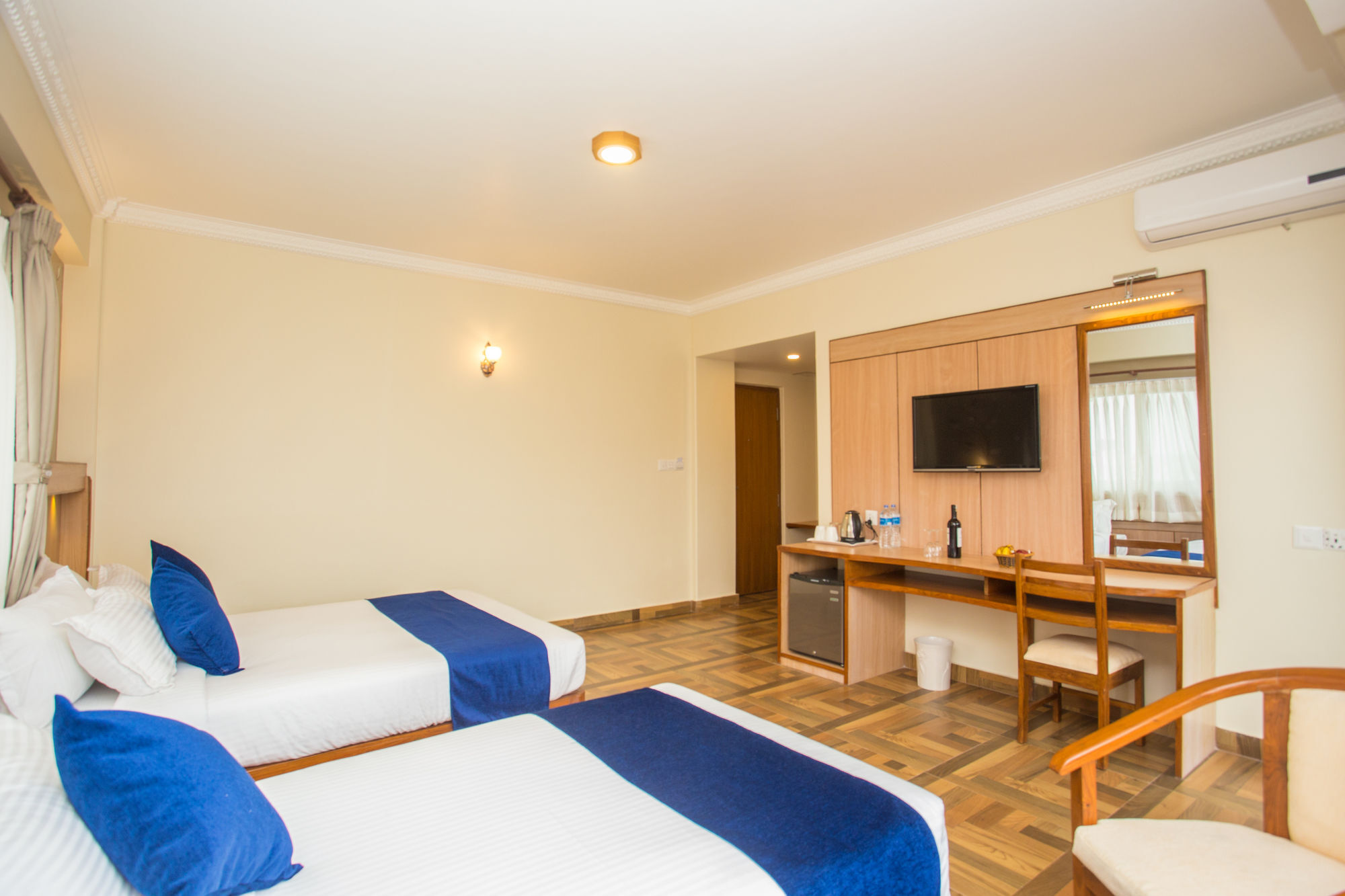 Hotel White Pearl Pokhara Esterno foto
