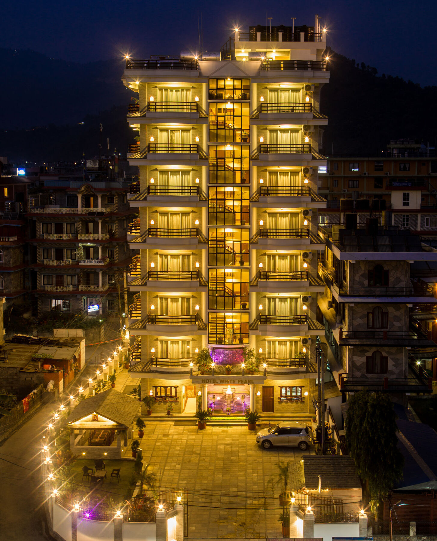 Hotel White Pearl Pokhara Esterno foto