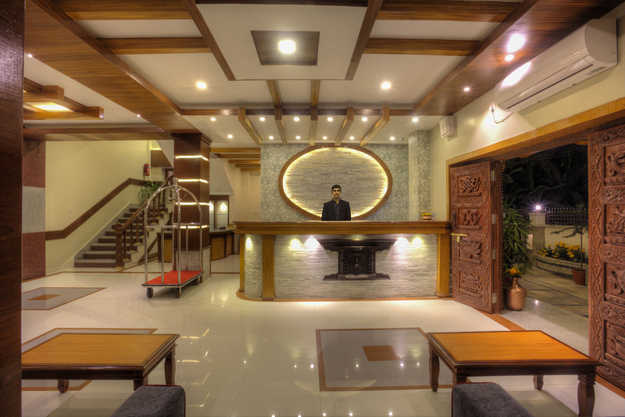 Hotel White Pearl Pokhara Esterno foto
