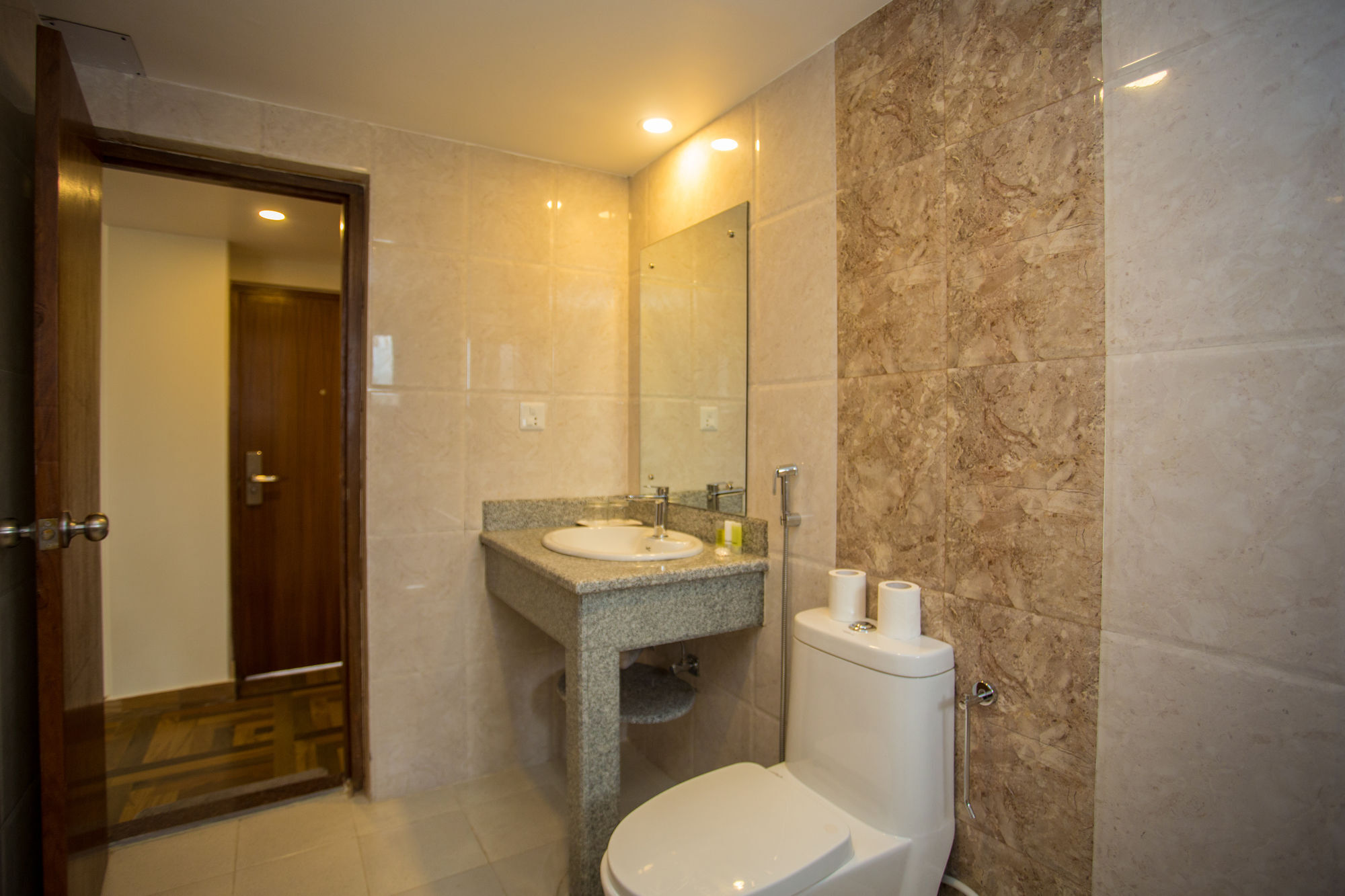Hotel White Pearl Pokhara Esterno foto
