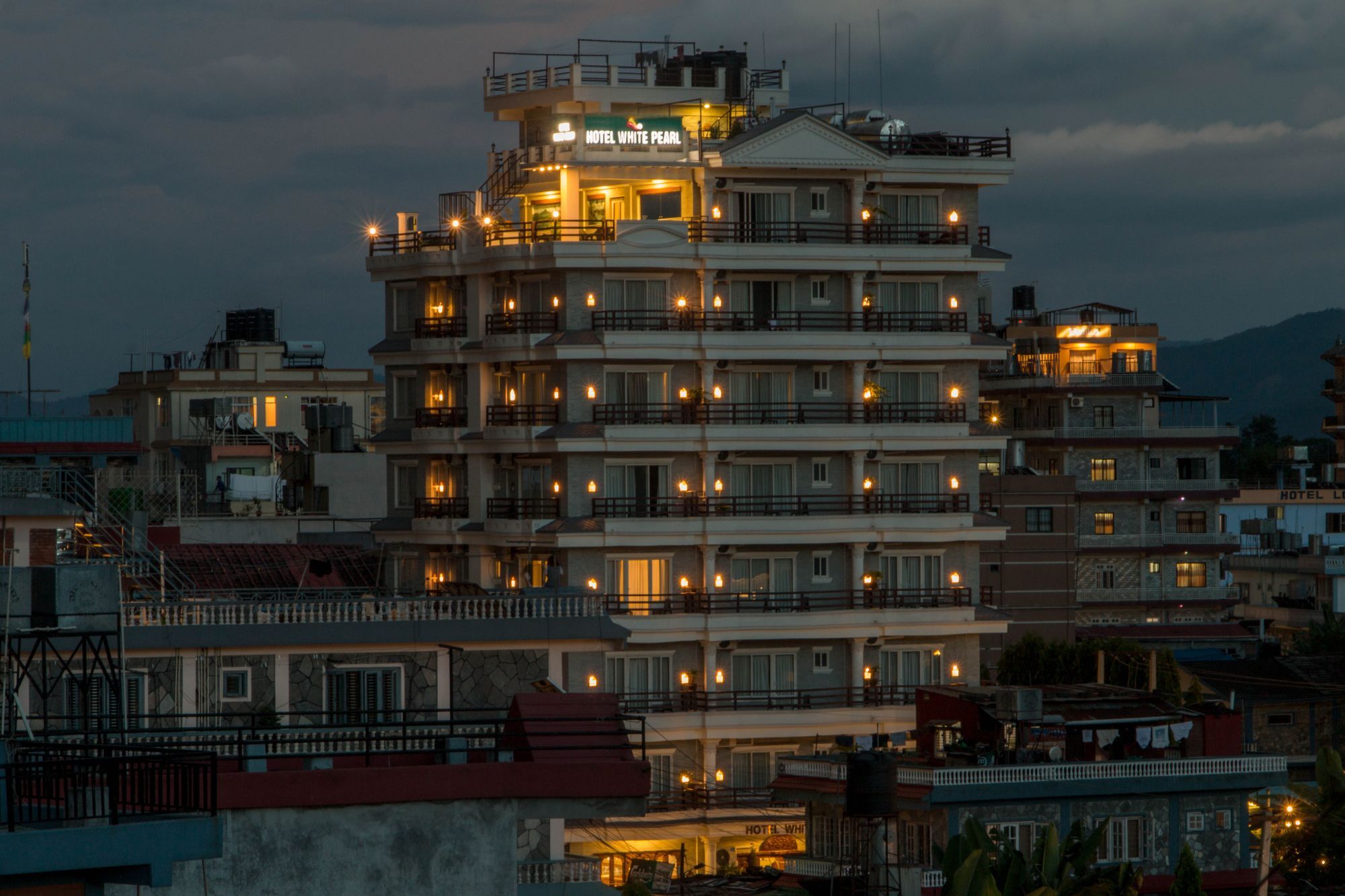 Hotel White Pearl Pokhara Esterno foto
