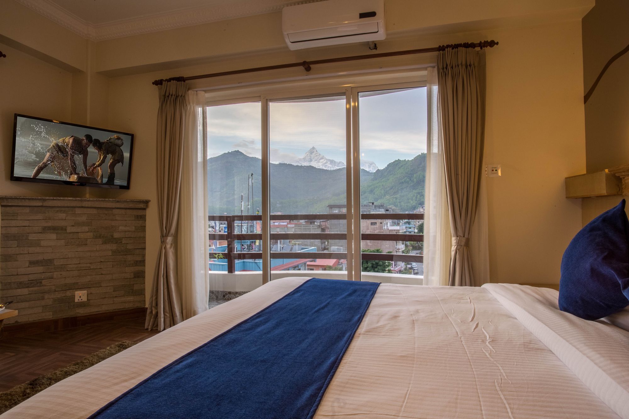 Hotel White Pearl Pokhara Esterno foto